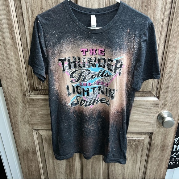 Bleached graphic tee the thunder rolls and the lighting strikes size medium - Picture 1 of 4
